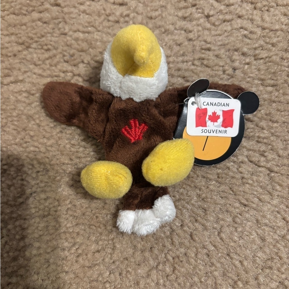 Snowcap Candian Souvenir Eagle Magnet - Picture 2 of 8